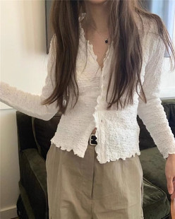 Exclusive type 韩国气质显瘦V领压花褶皱纹理收腰长袖衬衫上衣女