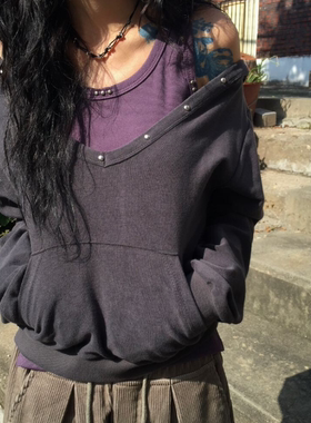 Exclusive type韩国个性设计大领口铆钉V领连帽短款长袖薄卫衣T恤