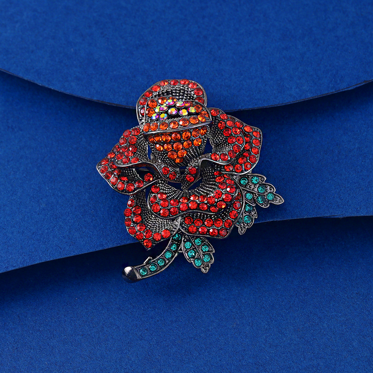 高级感枪黑精致满钻玫瑰花胸针高档时尚大气优雅女士西装外套胸花