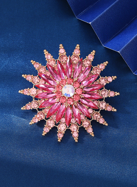 高级感玻璃水钻花朵胸针气质女士西装外套胸花宴会礼服配饰品别针