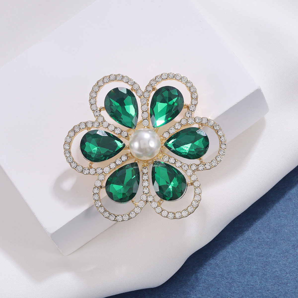 气质花朵胸针合金水钻西装配饰