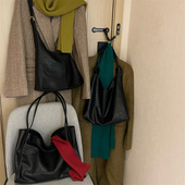 芥末小妹高级黑大容量软皮托特包2023新款 ins小众黑色实用单肩包