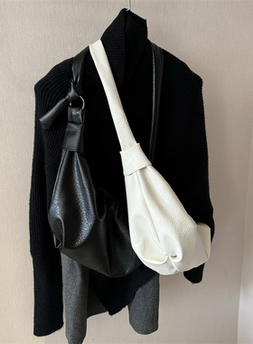 三色大容量胸包斜挎饺子包纯色实用百搭单肩包包牛角包慵懒月牙包