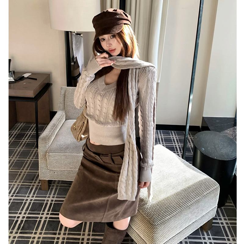 V领绞花毛衣女显瘦包臀半身裙