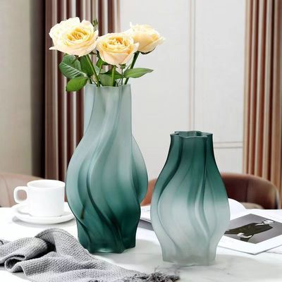 北欧创意龙卷风造型磨砂花瓶