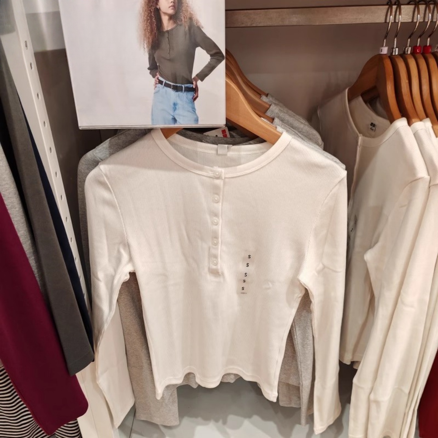 日系秋季女装罗纹亨利领T恤长袖单排扣修身显瘦打底衫新款479591