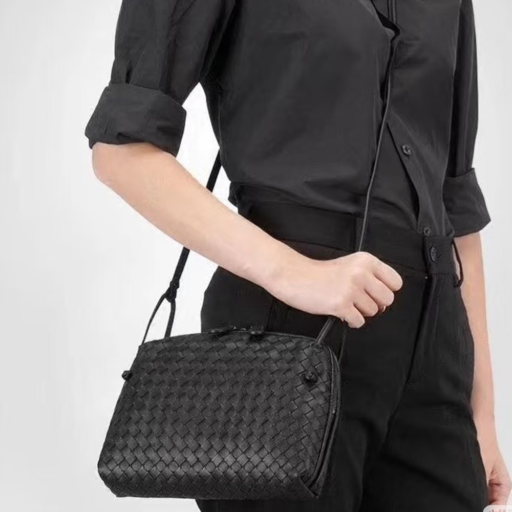 B家编织牛皮编织真皮女包男女同款贝壳包时尚单肩斜挎邮差小包包