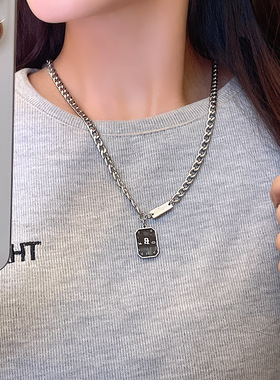 2026年新款钛钢嘻哈项链女时尚轻奢小众气质高级感百搭设计感项饰