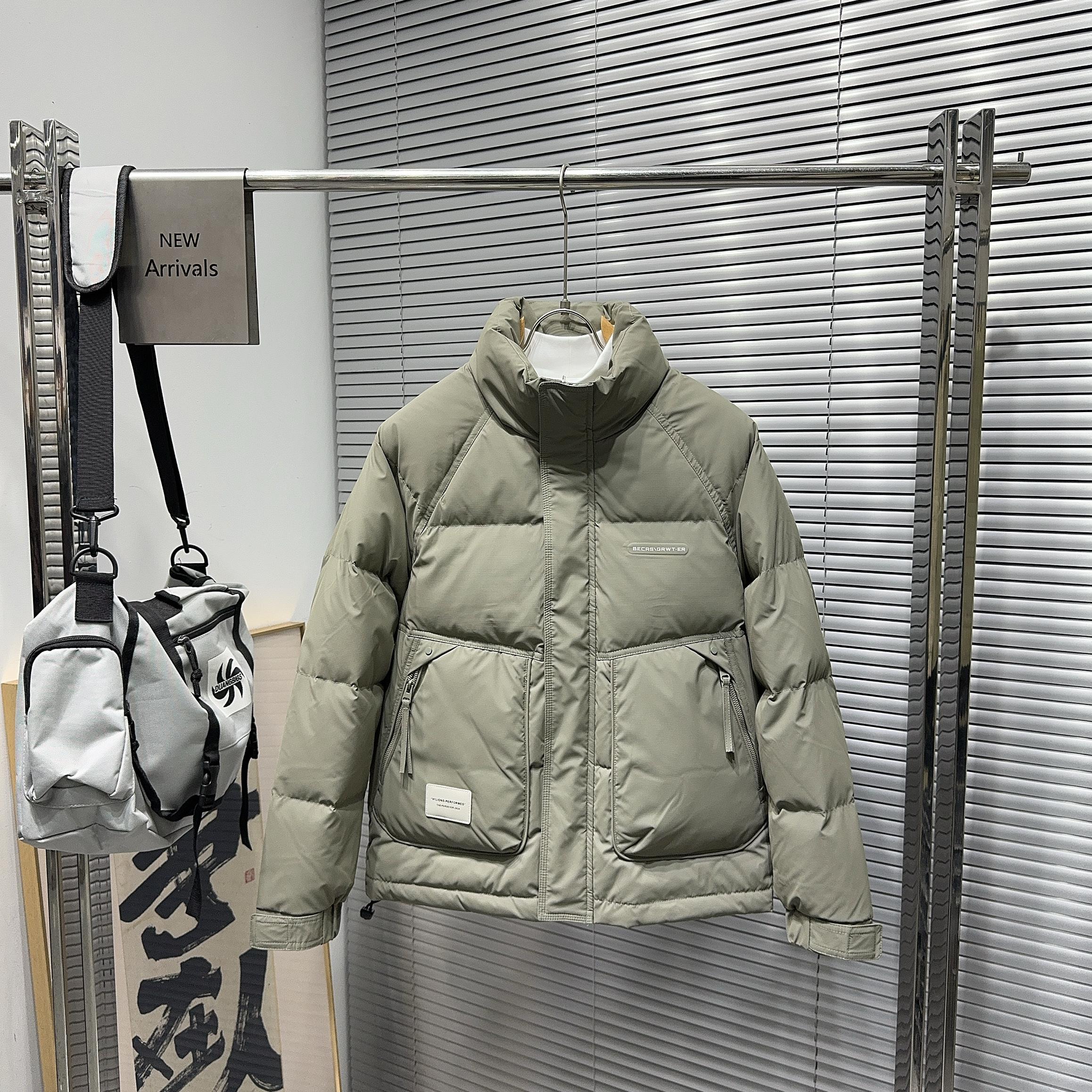 2024冬季新款男士羽绒服立领短款加厚工装白鸭绒外套青年潮流上衣