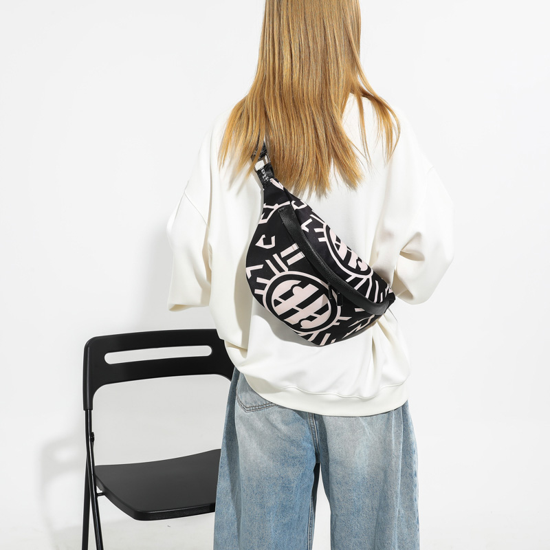 个性潮牌胸包女百搭单肩包女包包