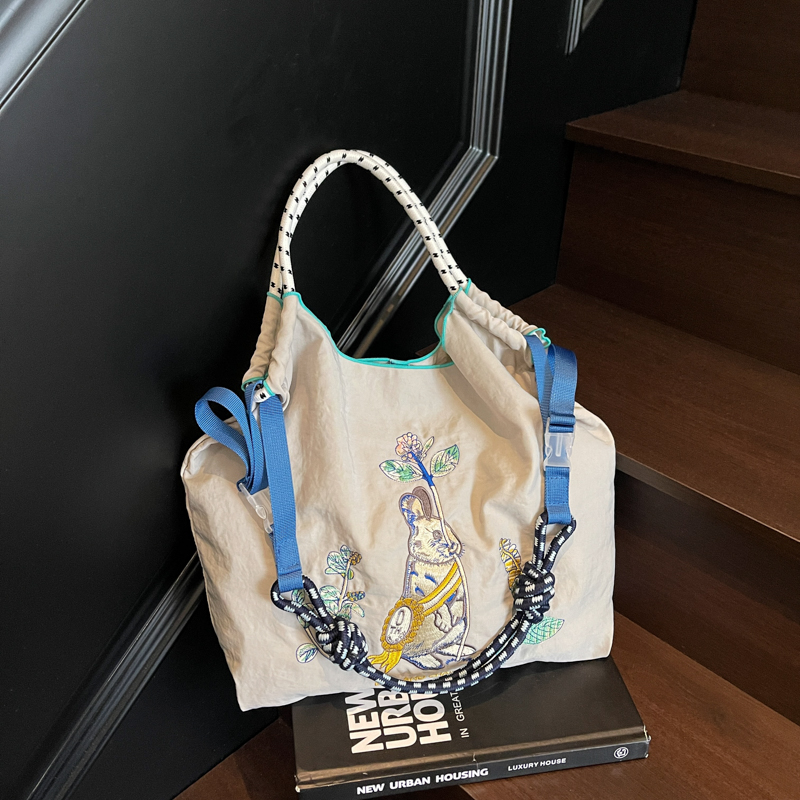 时尚通勤刺绣图案女布包潮流新款