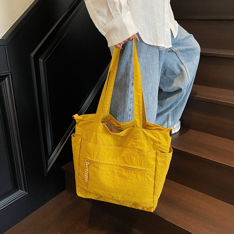 简约大容量单肩斜挎包可放电脑包