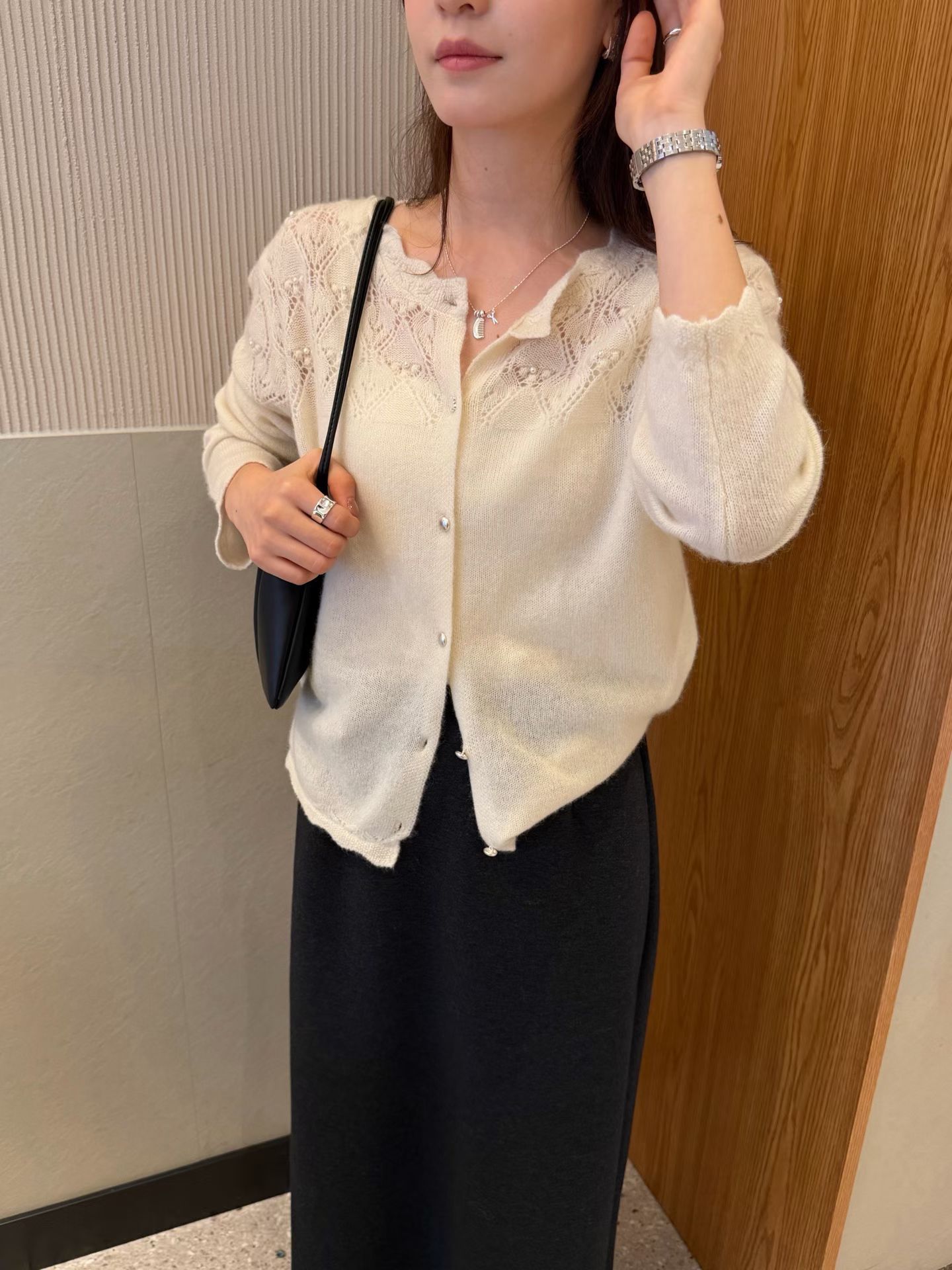 韩国东大门正品女装秋季百搭显瘦圆领镂空钩花珍珠长袖针织开衫