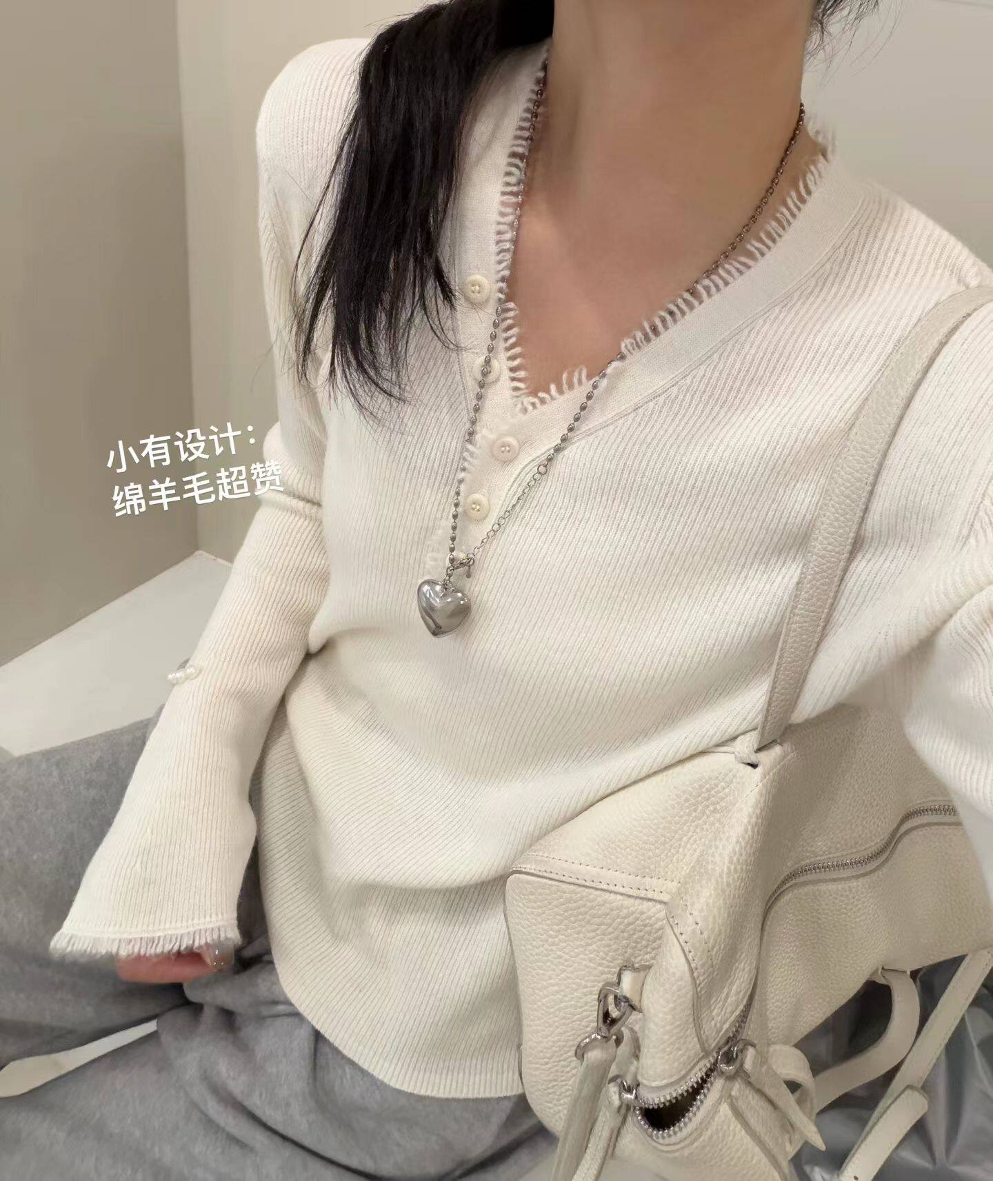 韩国东大门正品女百搭显瘦V领蕾丝花边羊毛珍珠喇叭袖针织打底衫