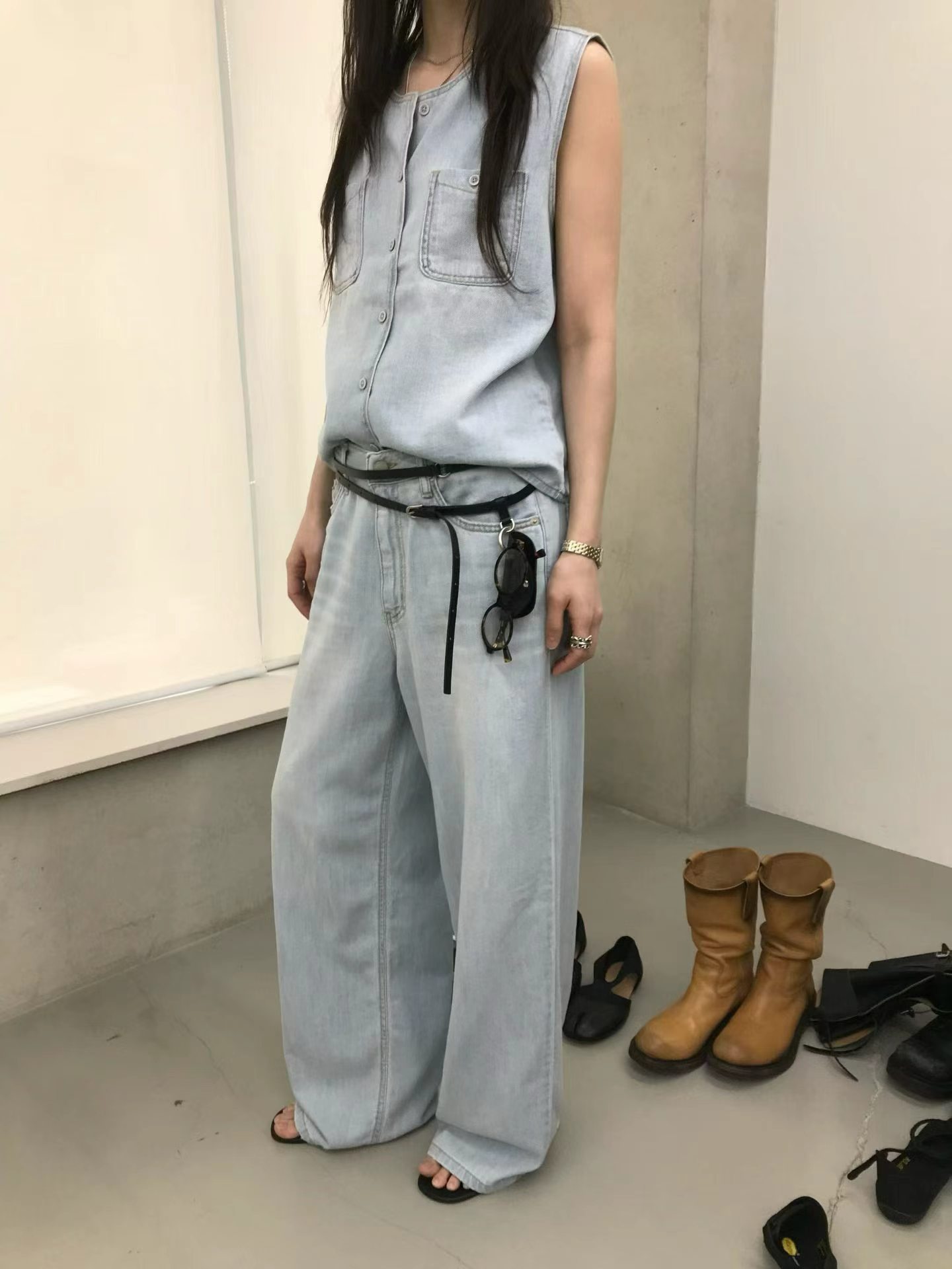 韩国东大门正品女装 2026春夏新款薄面料牛仔圆领无袖纽扣马夹ins
