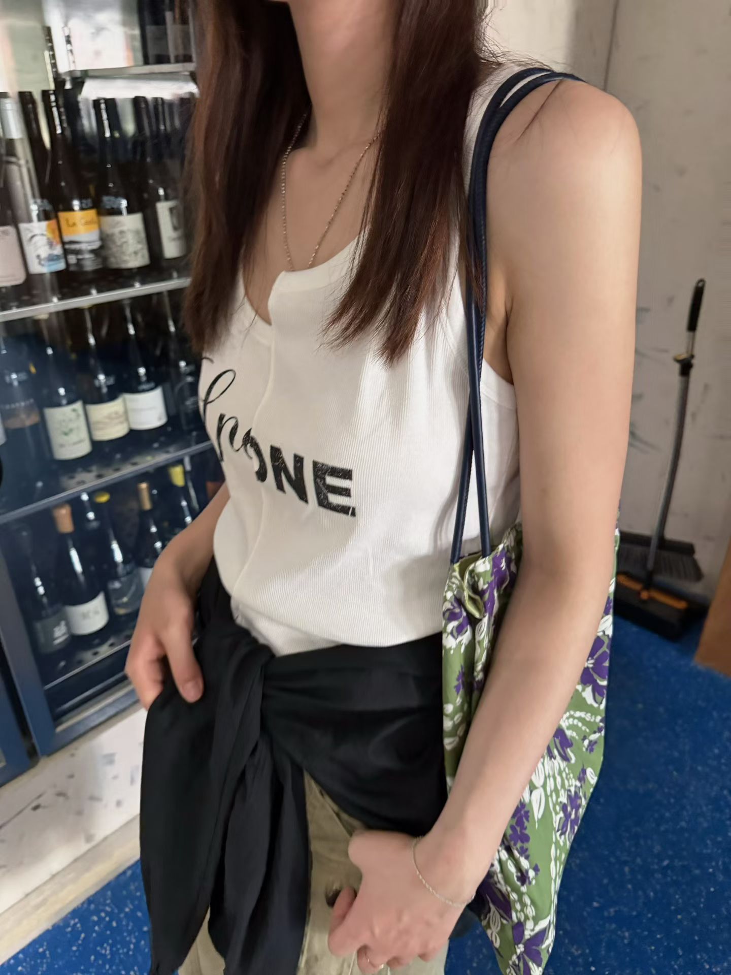 韩国东大门正品女装圆领无袖不对称设计字母印花背心吊带显瘦休闲