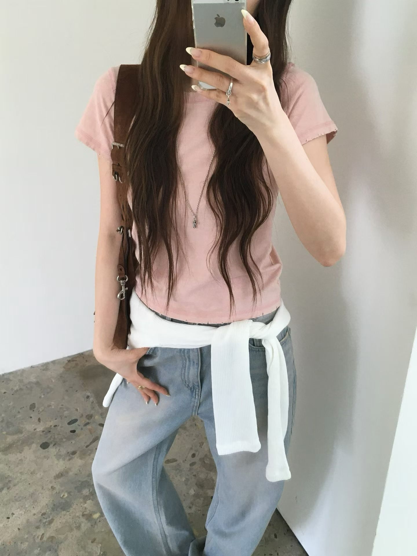 韩国东大门正品女装圆领短袖破洞设计T恤女修身显瘦百搭休闲上衣