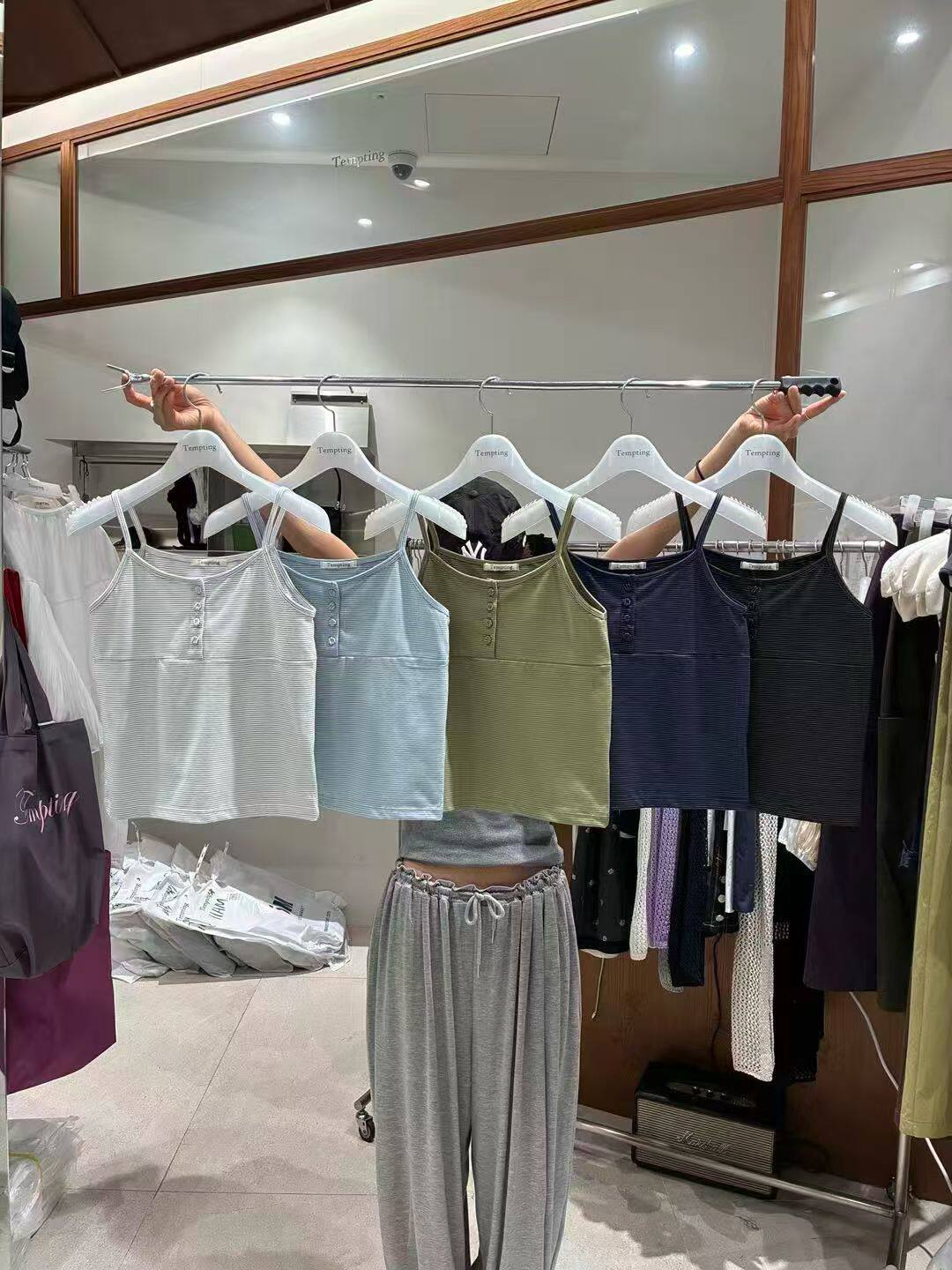 韩国东大门正品女2026圆领无袖修身显瘦百搭螺纹纽扣吊带背心上衣