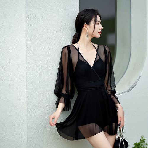泳衣女连体高级感2025新款遮肉显瘦大码性感纯欲温泉度假泳装长袖