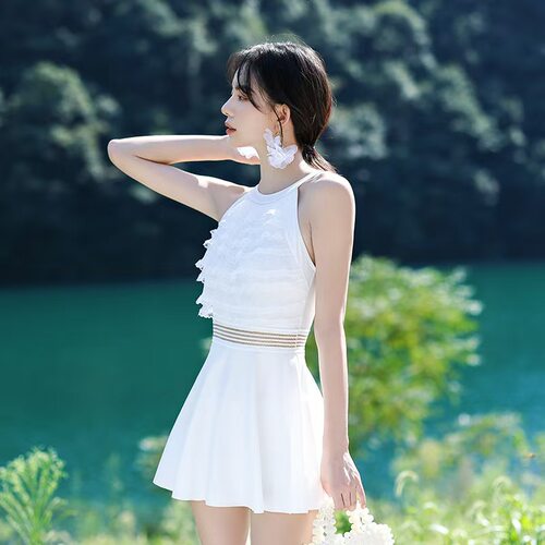 温泉泳衣女高级感2025新款连体小个子白色仙气度假绝美泳装女保守