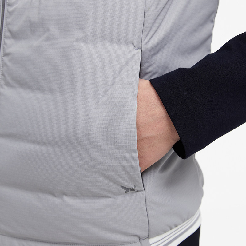 JV1C57017九牧王2023秋冬灰色净面锦纶立领修身版羽绒背心马甲