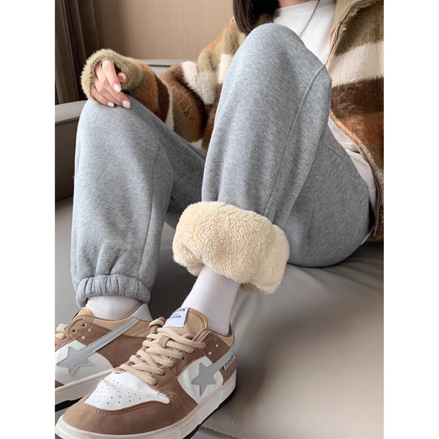 灰色加绒超火束脚宽松卫裤