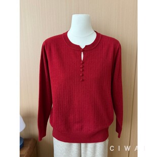 新中式春秋中老年妈妈装小圆扣镂空针织衫女红色圆领长袖洋气毛衣