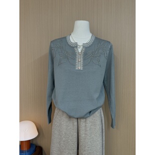 气质打底衫 春秋时尚 刺绣针织中老年女装 长袖 洋气上衣半开领 妈妈装