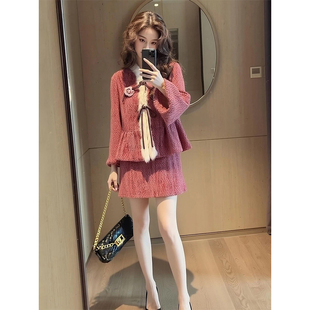 2026冬装一整套穿搭独特漂亮时尚小洋装粉色外套半身裙两件套装女