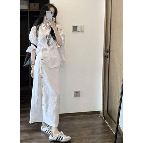 白色棉麻衬衫半身裙松弛感穿搭