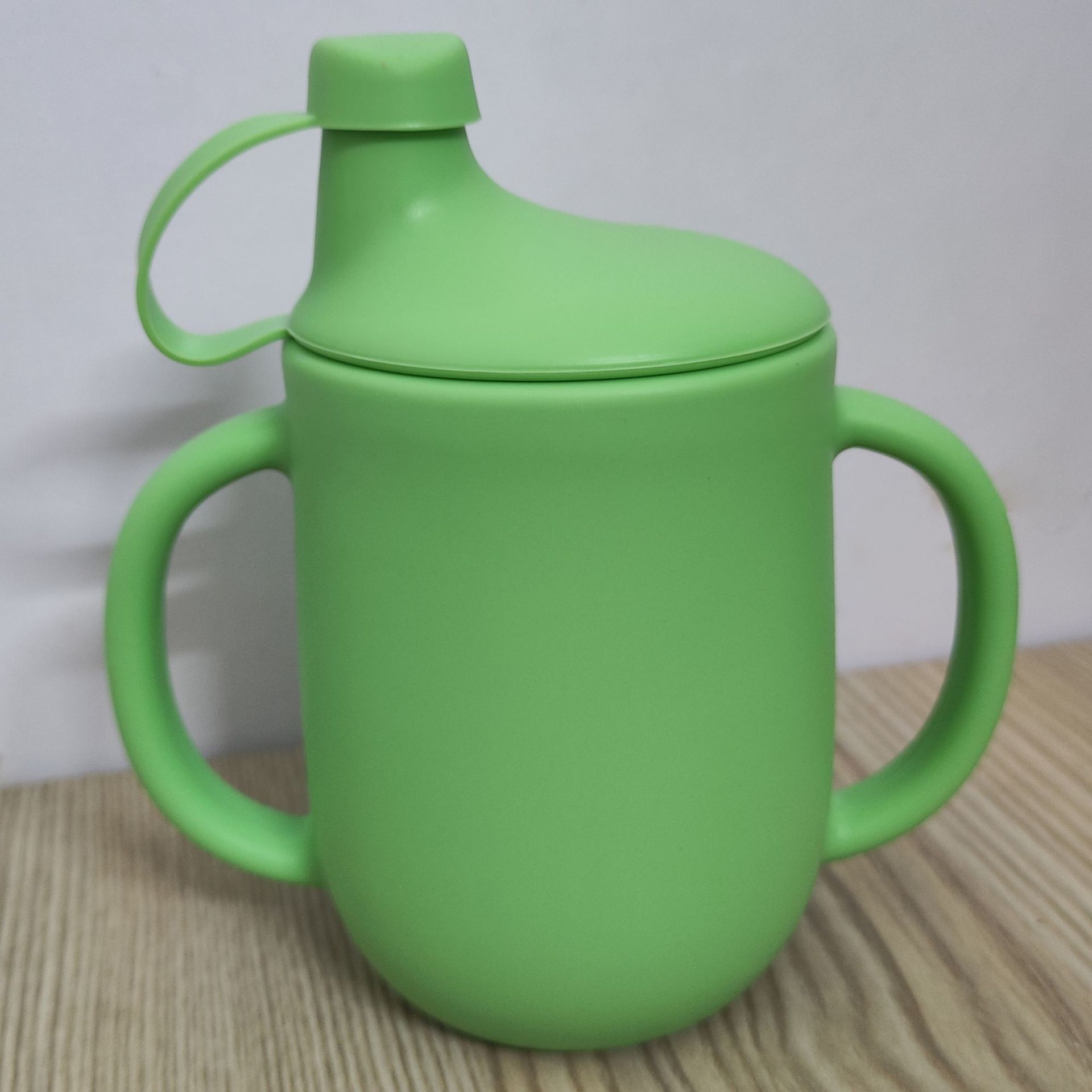 创意儿童食品级硅胶学生杯子耐