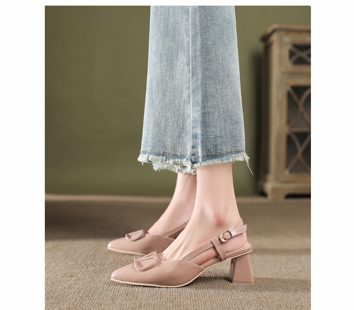 法式包头凉鞋女夏后空凉鞋裸粉一字带单鞋大码女鞋宽脚胖脚高跟鞋