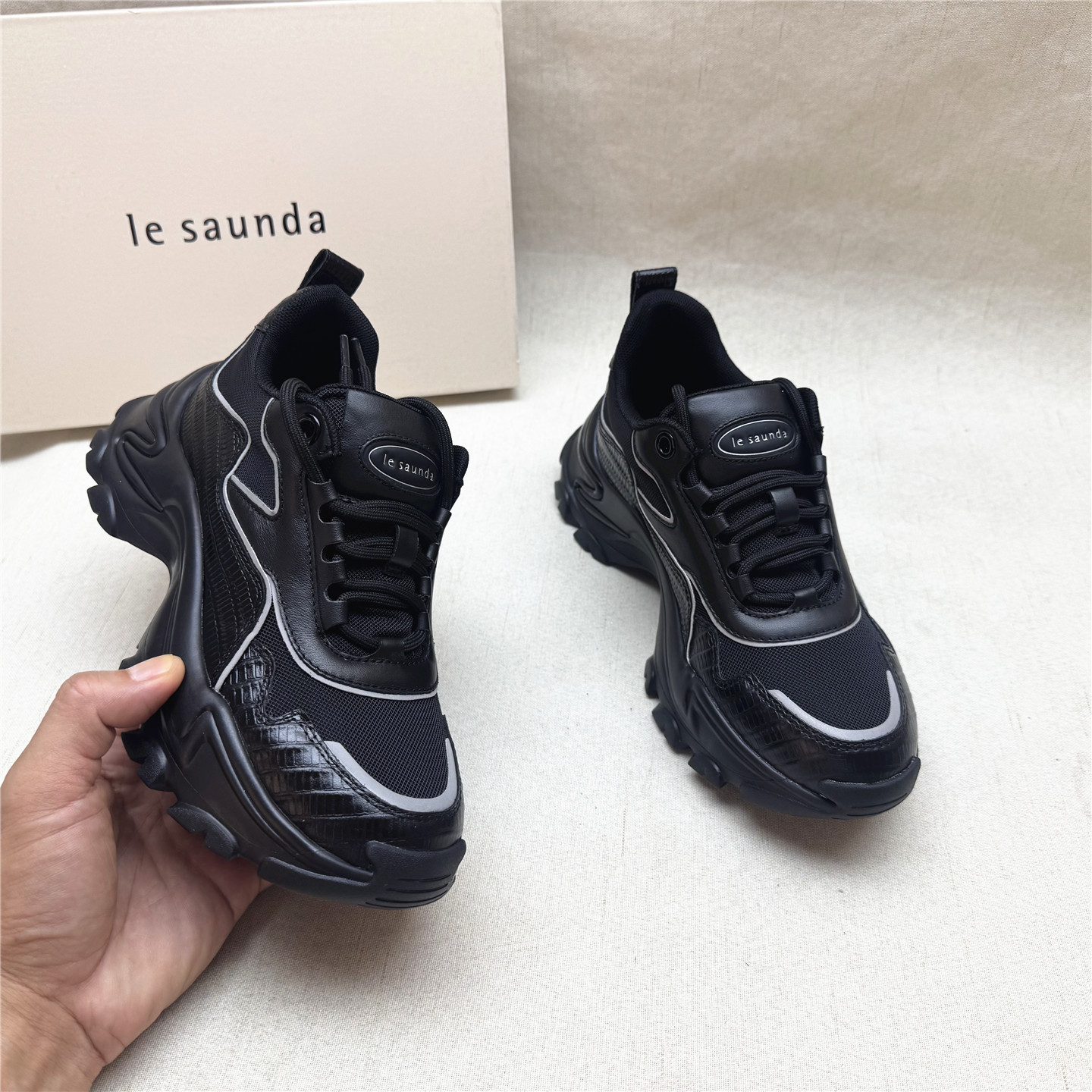 lesaunda/莱尔斯丹字谱织物单鞋