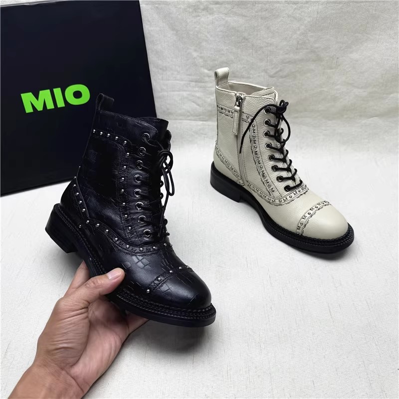 商场品牌撤柜正品百搭方跟铆钉机车马丁靴女秋冬新款真皮帅气短靴