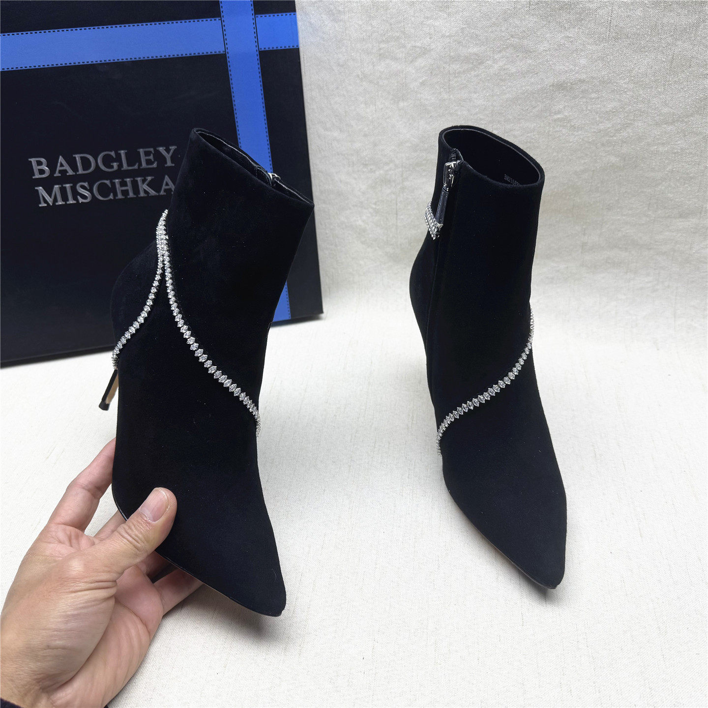 BadgleyMischka尖头侧拉链短靴