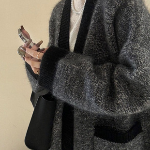 老钱风深灰色混织V领大毛衣开衫慵懒高级感宽松针织外套2026