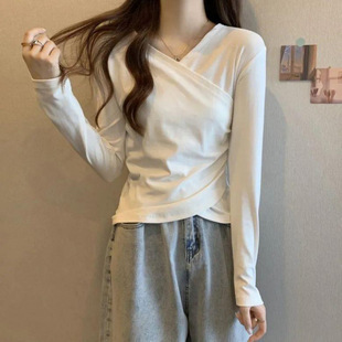 大码早春秋显瘦不规则内搭打底长袖T恤女胖mm修身短款交叉V领上衣