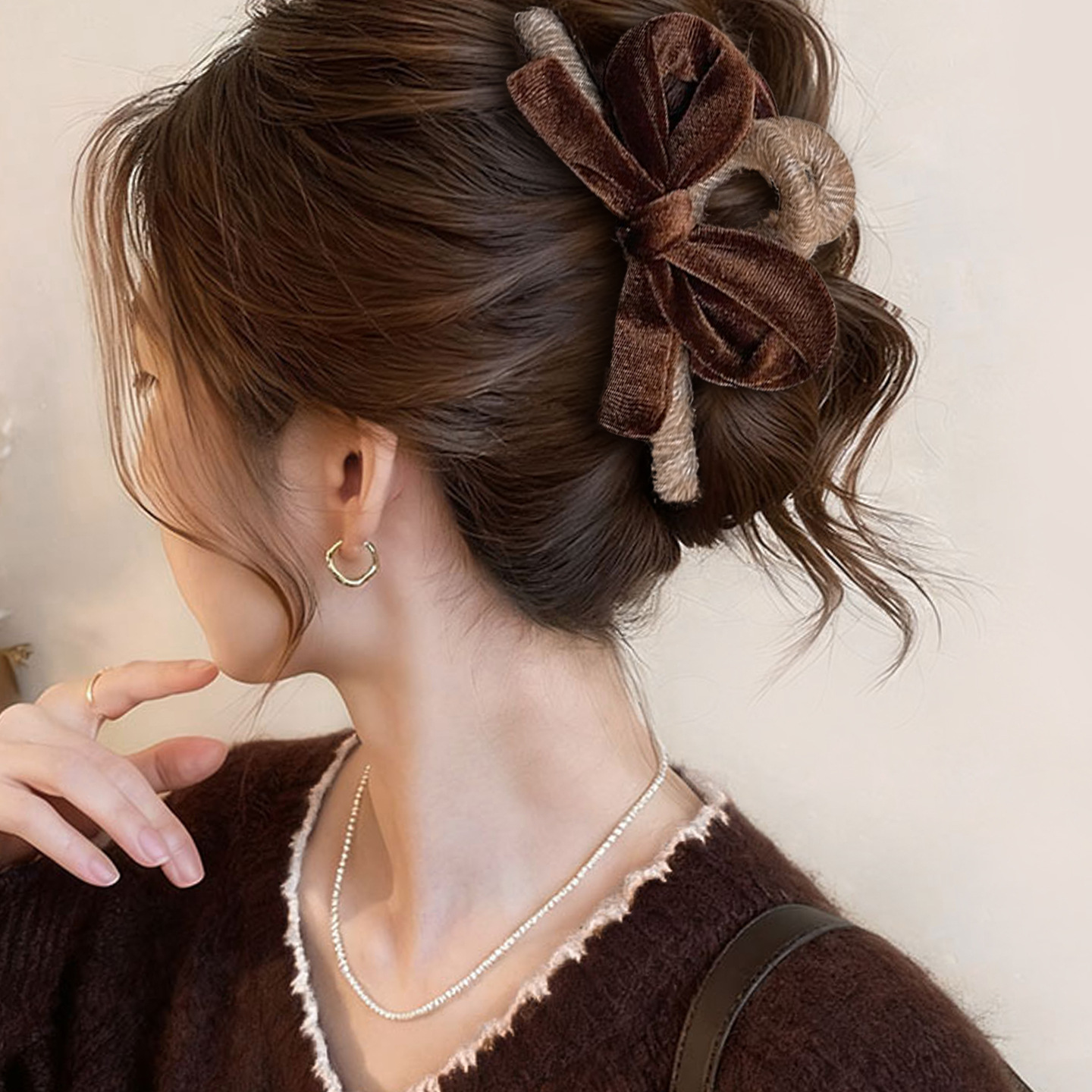 深咖色蝴蝶结抓夹女2025新款大号盘发鲨鱼夹子毛绒发夹后脑勺头饰