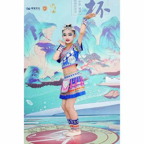 少数民族舞蹈服儿童舞蹈服装新款女童苗族演出服装独舞舞台服装女