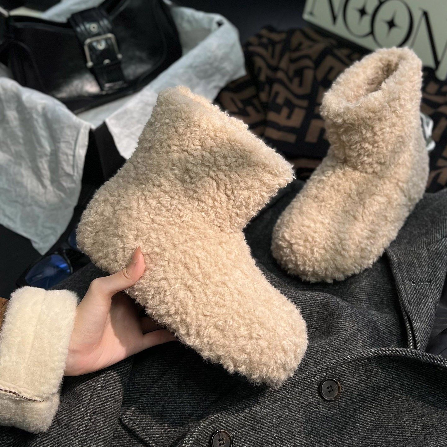 蚂蚁之恋新款冬款简约时尚潮毛绒短靴舒适厚底毛毛保暖女款外穿