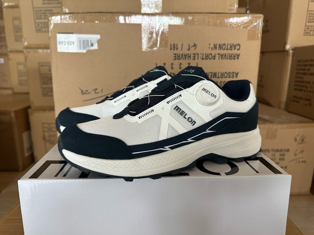 外贸原单 男士户外休闲运动鞋越野跑鞋 免季带旋纽扣设计 防泼水