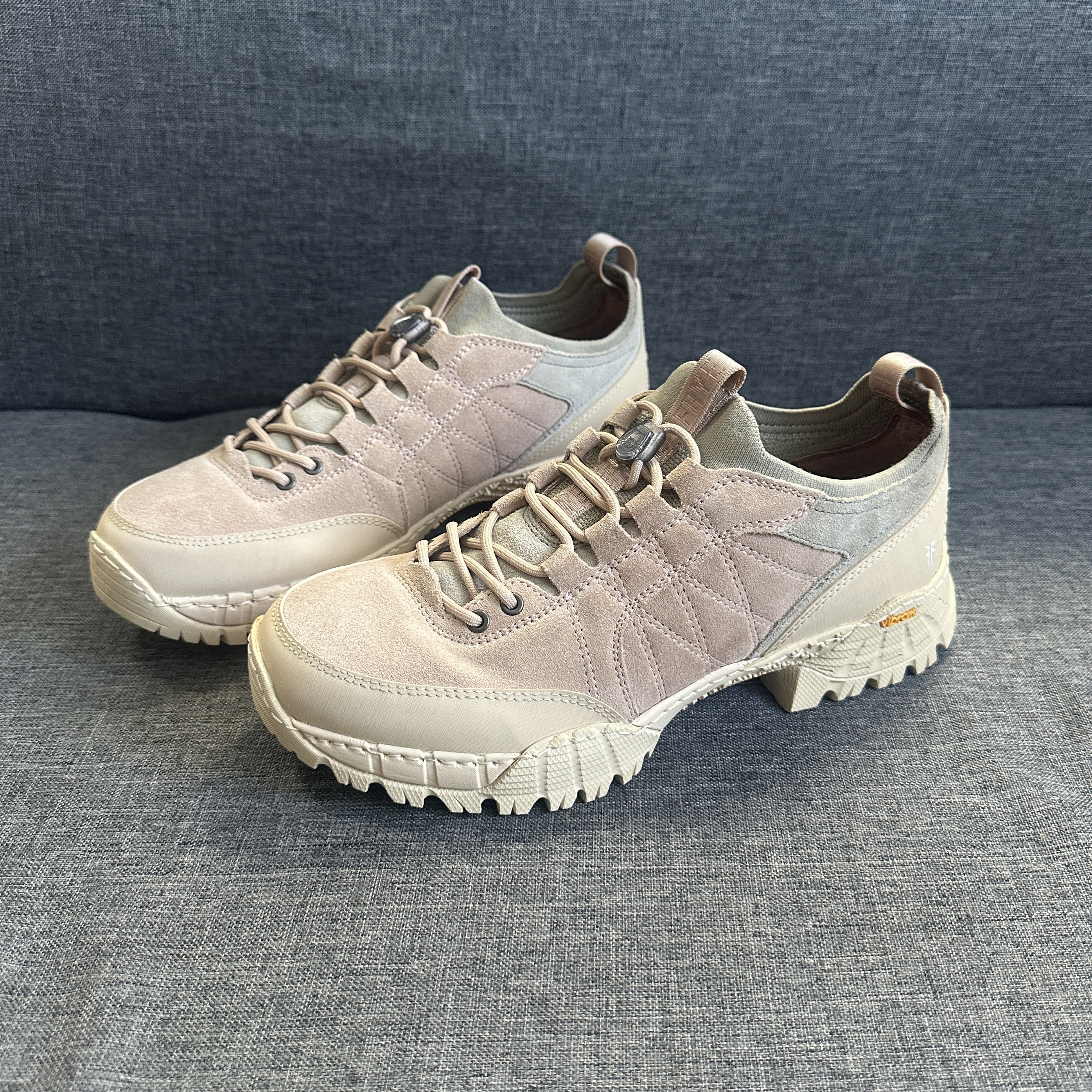 外贸原单 男女情侣款户外登山徒步鞋 反毛皮 V底防滑耐磨