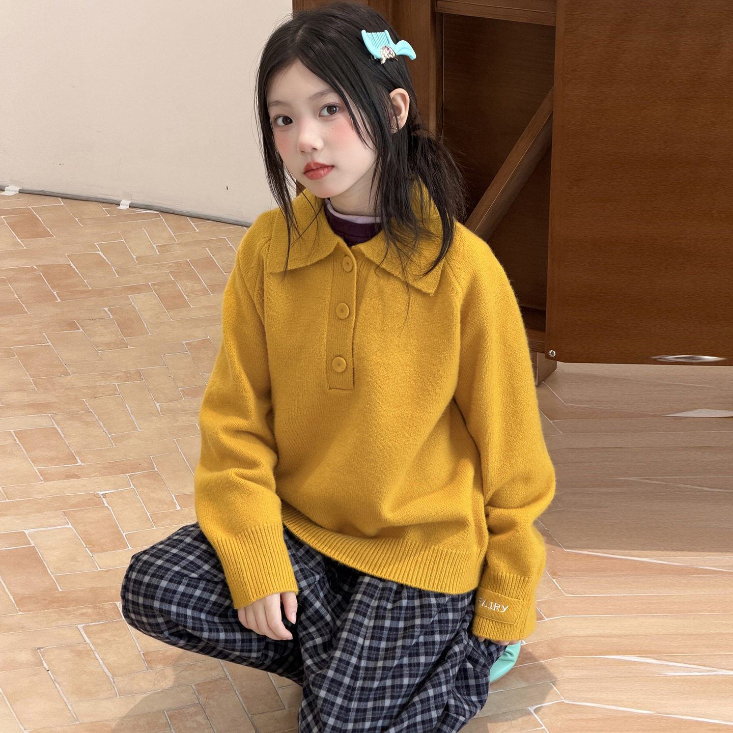 波拉童装女童黄色Polo领毛衣格子裤两件套2026冬装秋冬儿童韩系慵
