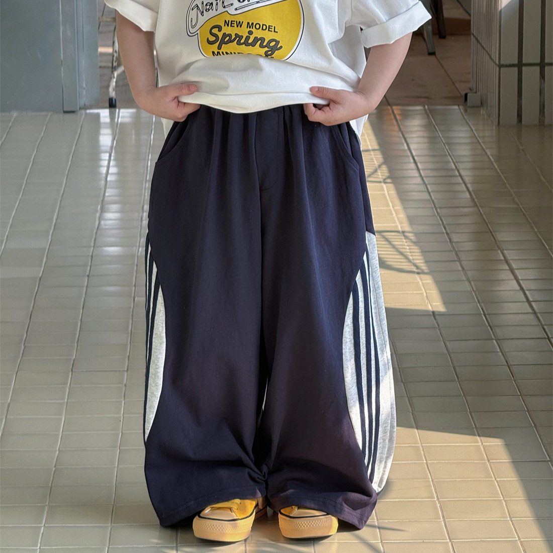 波拉童装男童裤子2026春装年春款藏青拼接条纹宽松垂感休闲阔腿裤