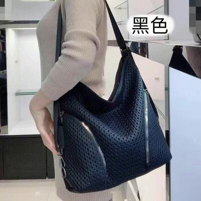 大款型大容量镂空布料新款休闲包单肩双肩斜挎多功能旅游出行通用