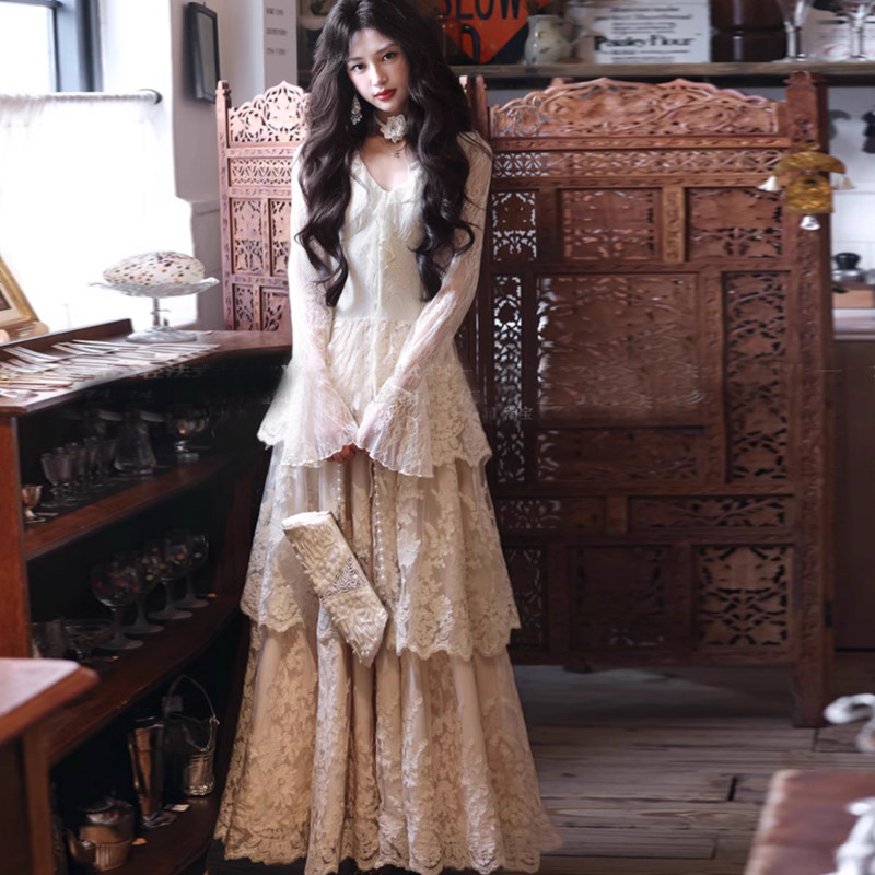 AZure法式复古轻婚纱三层塔蕾丝蛋糕裙重工荷叶V领长裙气质大裙摆