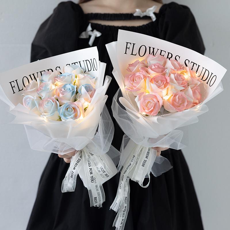 情人节手捧花束碎冰蓝玫瑰花生日礼物送老师女生朋友闺蜜氛围感