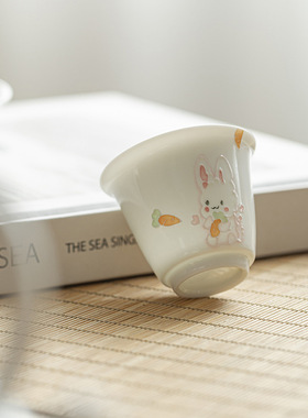 墨己玉泥白瓷手绘萌兔品茗杯功夫茶具喝茶单杯小杯子可爱风陶瓷杯