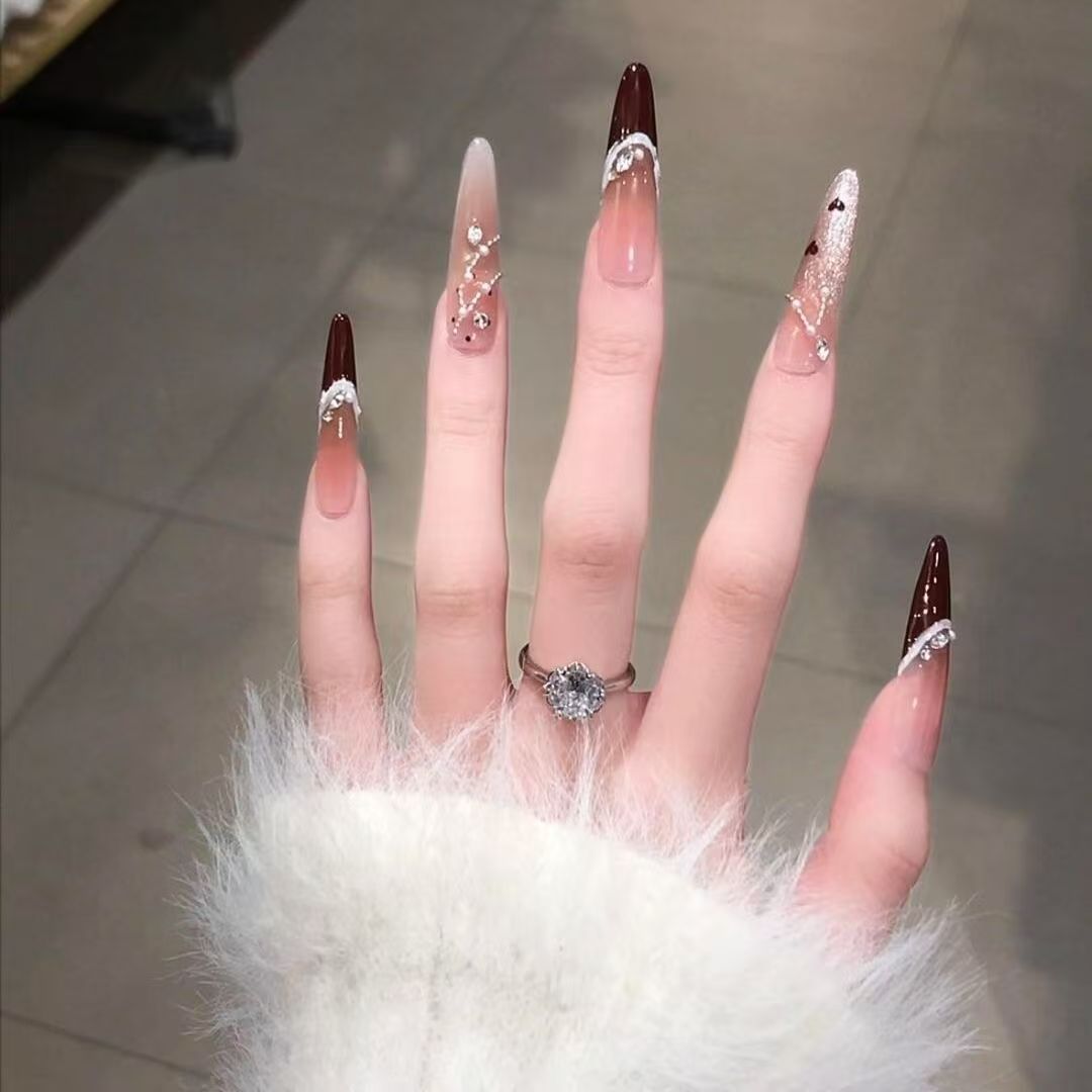 新款红酒布蕾圣诞红色法式猫眼纯手工穿戴甲显白新年高颜值美甲