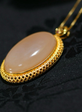 和田玉藕粉银镶吊坠